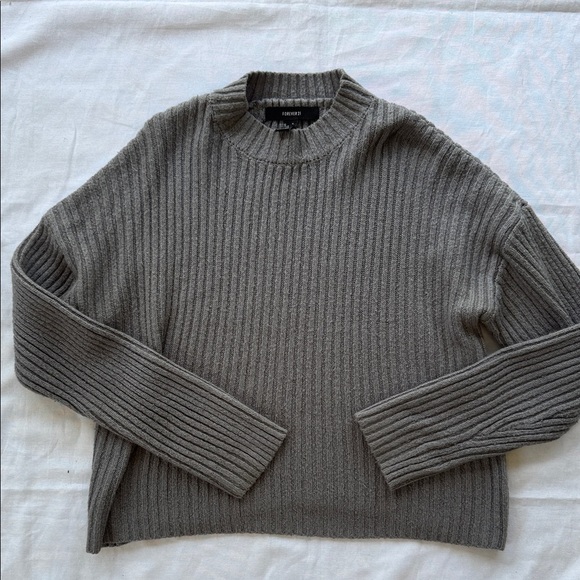 Forever 21 Women’s Gray Sweater - Picture 1 of 4